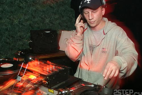   - DJ FStep @   -  6
