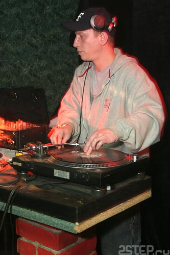   - DJ FStep @   -  21
