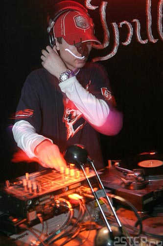   - DJ FStep @   -  86
